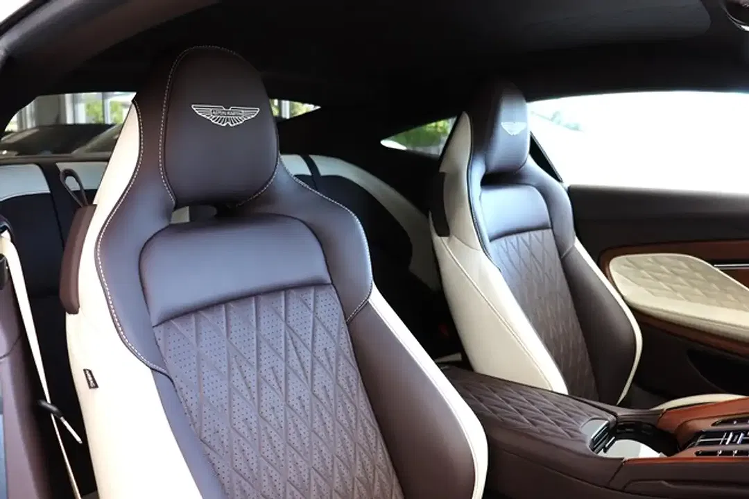 Aston Martin DB12 Coupe - Thumbnail 14