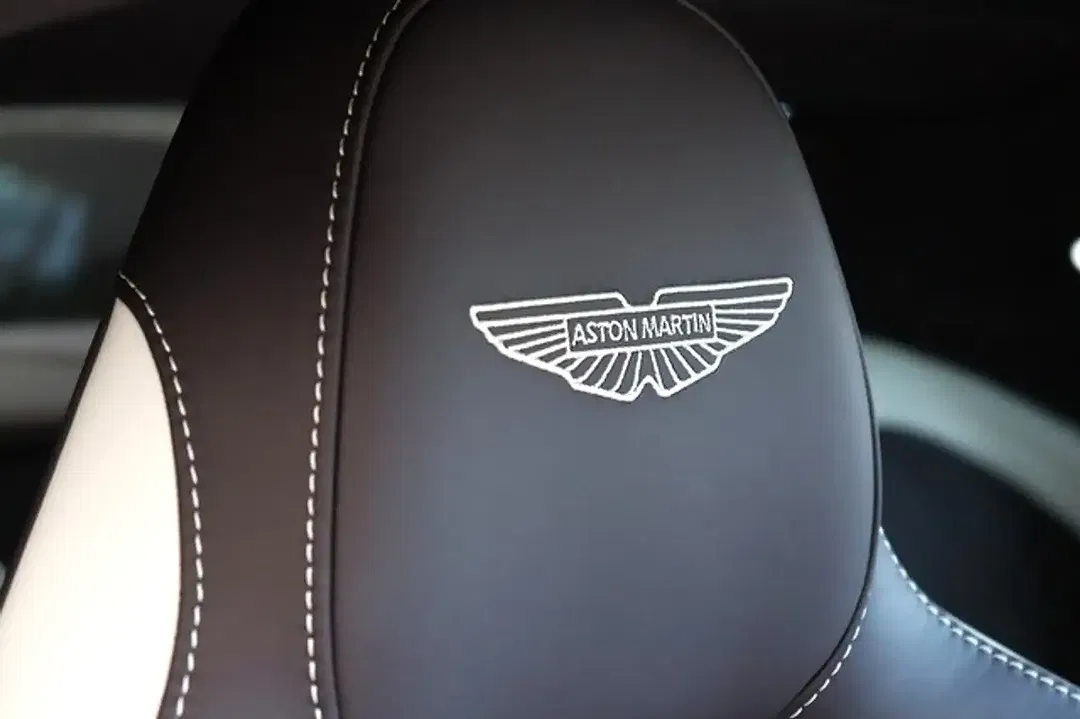Aston Martin DB12 Coupe - foto 15