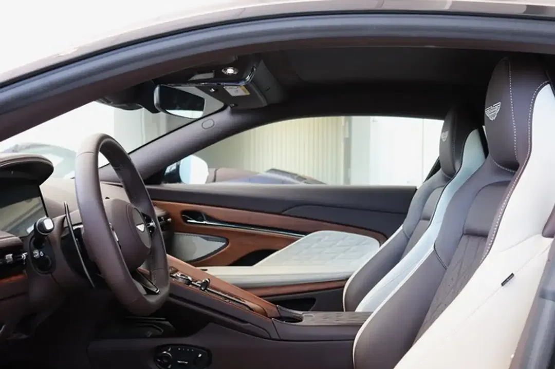 Aston Martin DB12 Coupe - Thumbnail 8