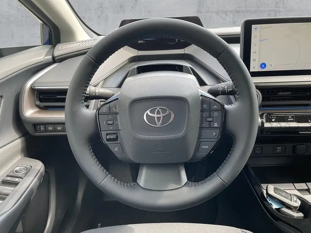 Toyota Prius PHEV - Thumbnail 10