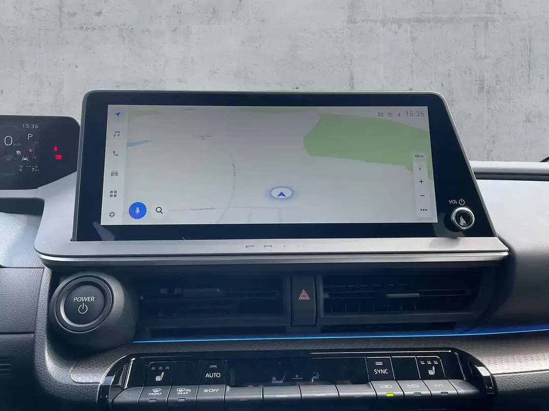Toyota Prius PHEV - Thumbnail 11