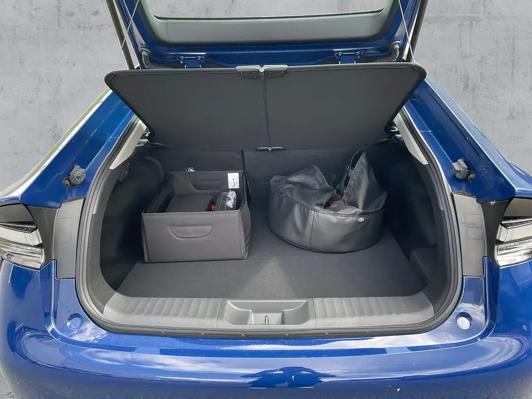 Toyota Prius PHEV - Thumbnail 14