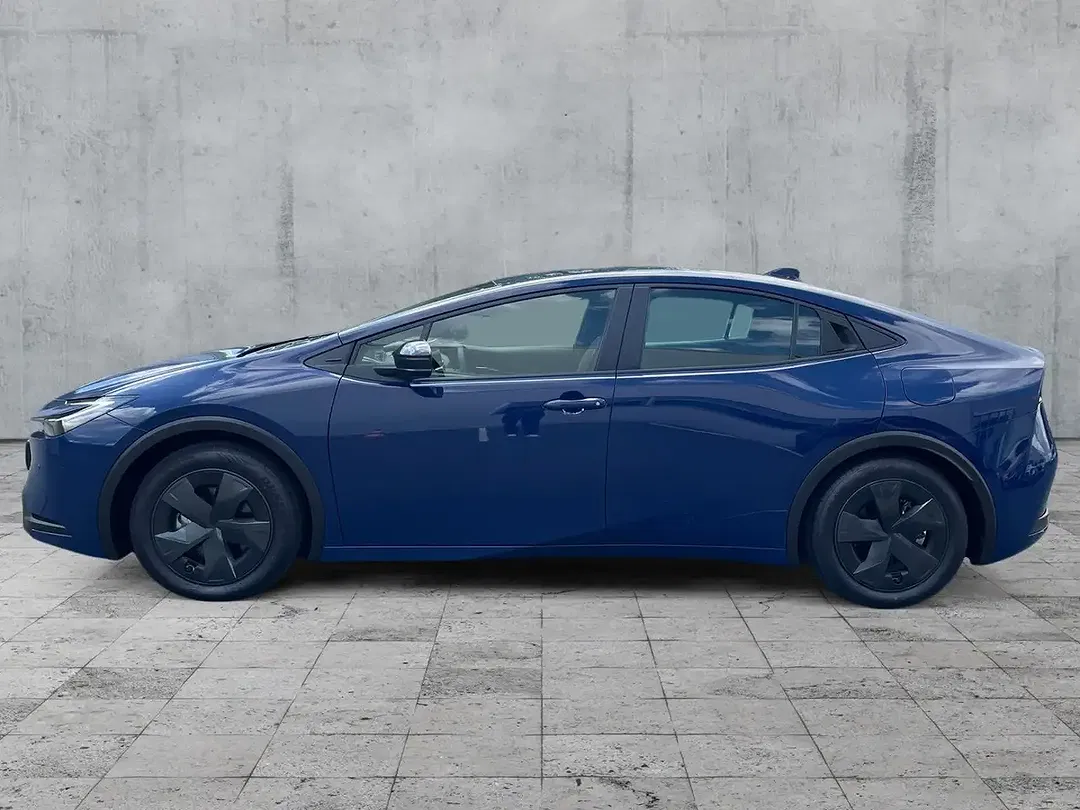 Toyota Prius PHEV - Thumbnail 4