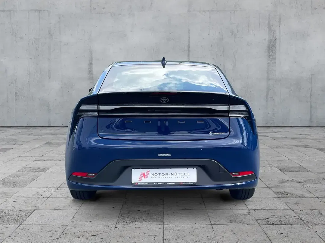 Toyota Prius PHEV - Thumbnail 5