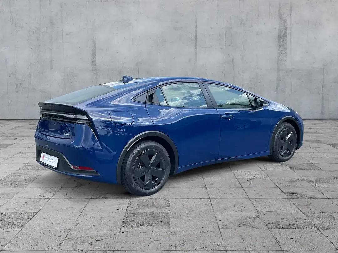 Toyota Prius PHEV - Thumbnail 6