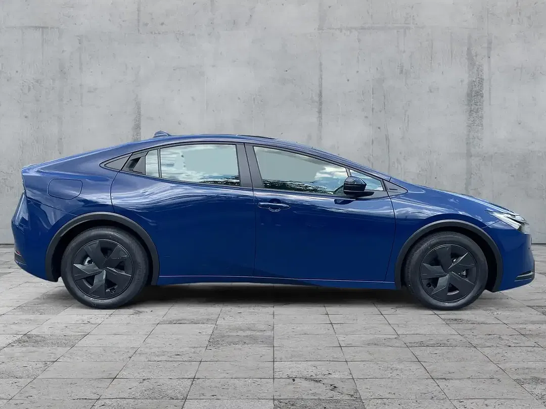 Toyota Prius PHEV - Thumbnail 7