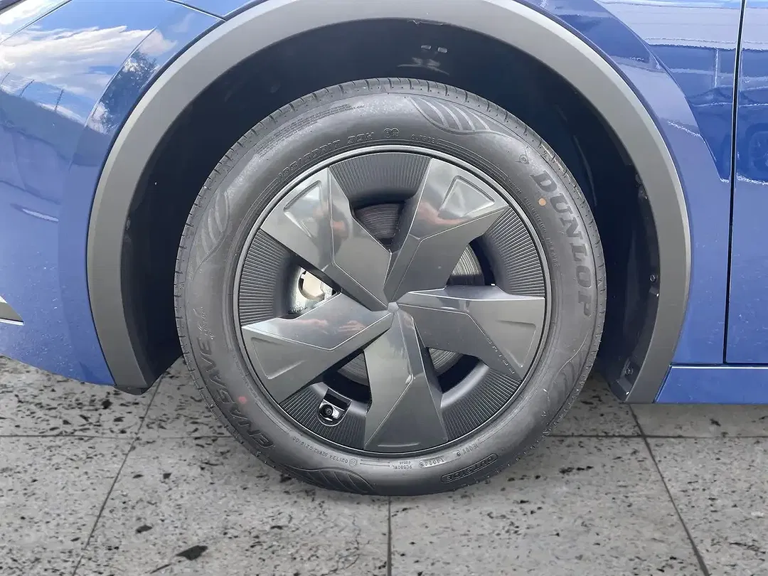 Toyota Prius PHEV - Thumbnail 8