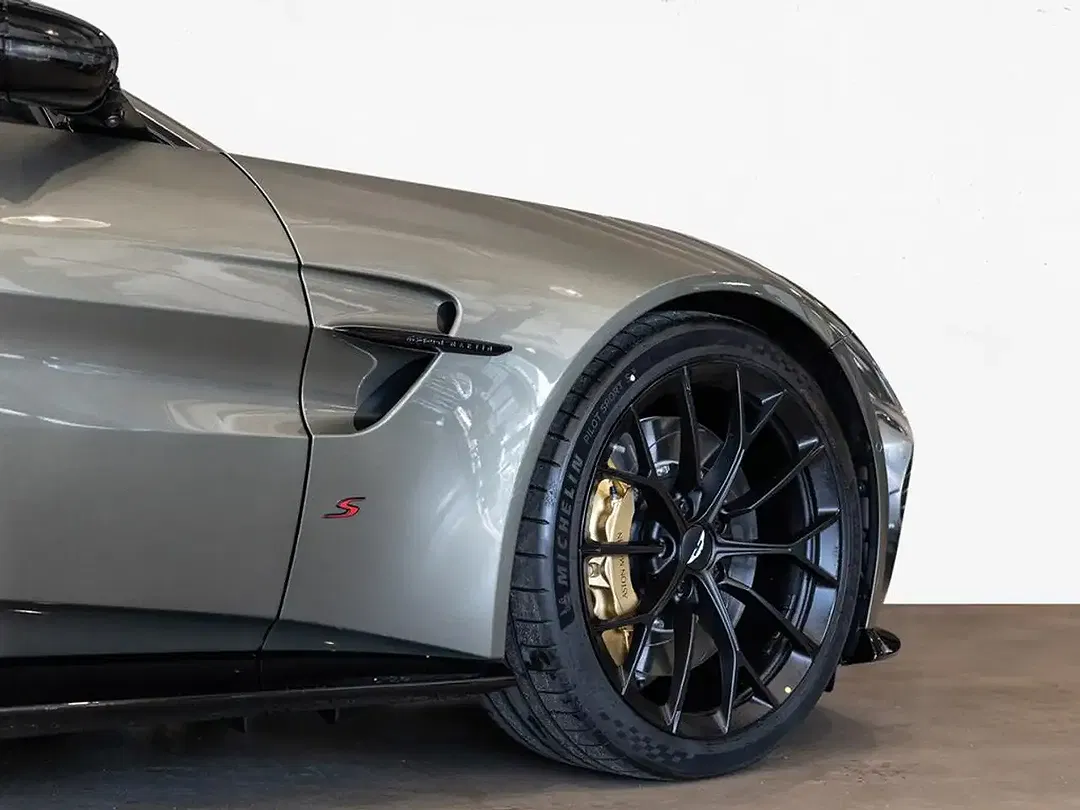 Aston Martin Vantage V8 S Coupe - Thumbnail 10