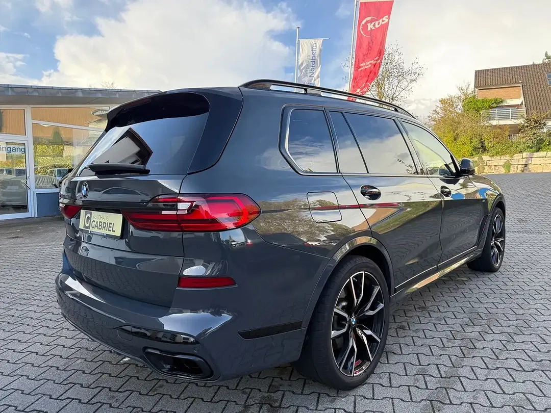 BMW X7 xDrive M Sport - Thumbnail 3