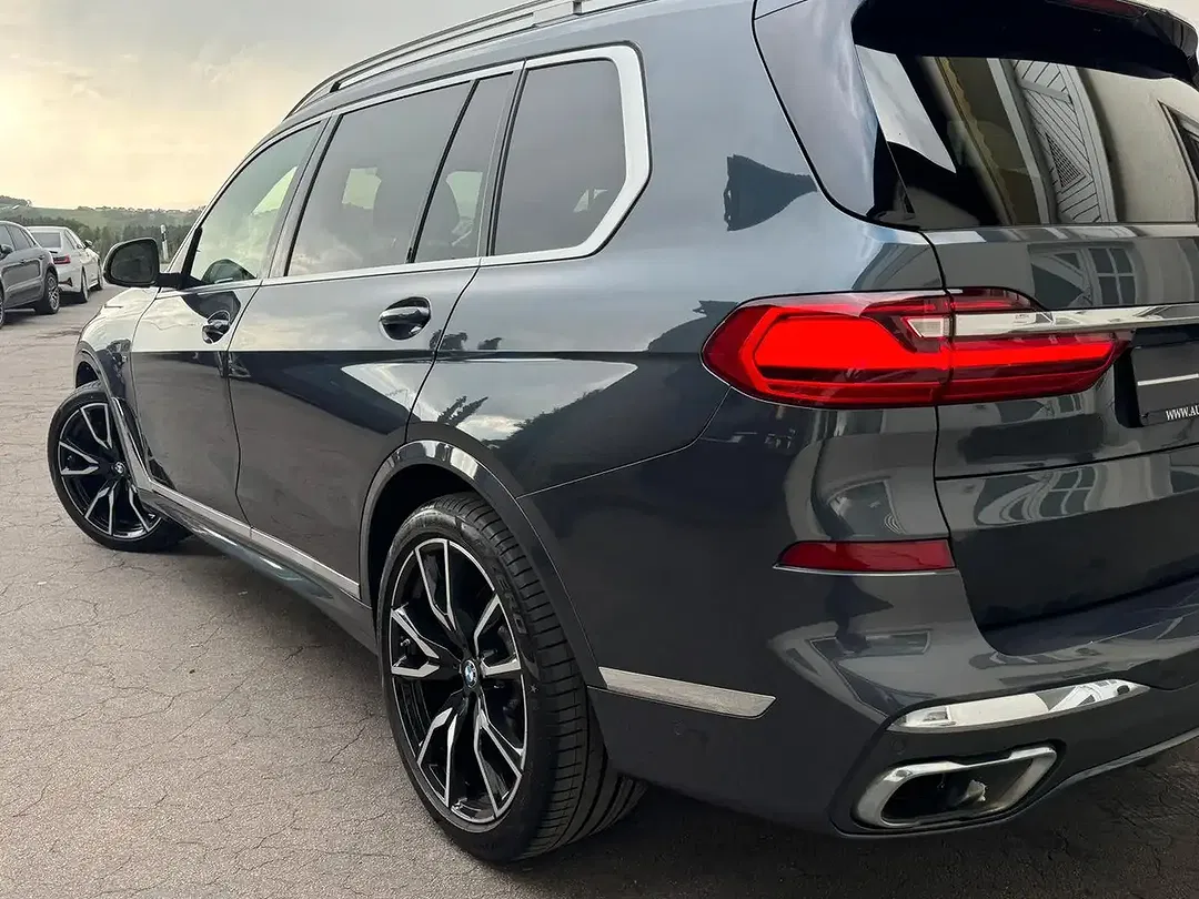 BMW X7 M Sport Lounge - Thumbnail 6