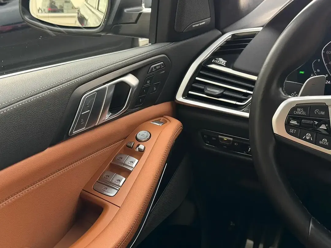 BMW X7 M Sport Lounge - Thumbnail 10