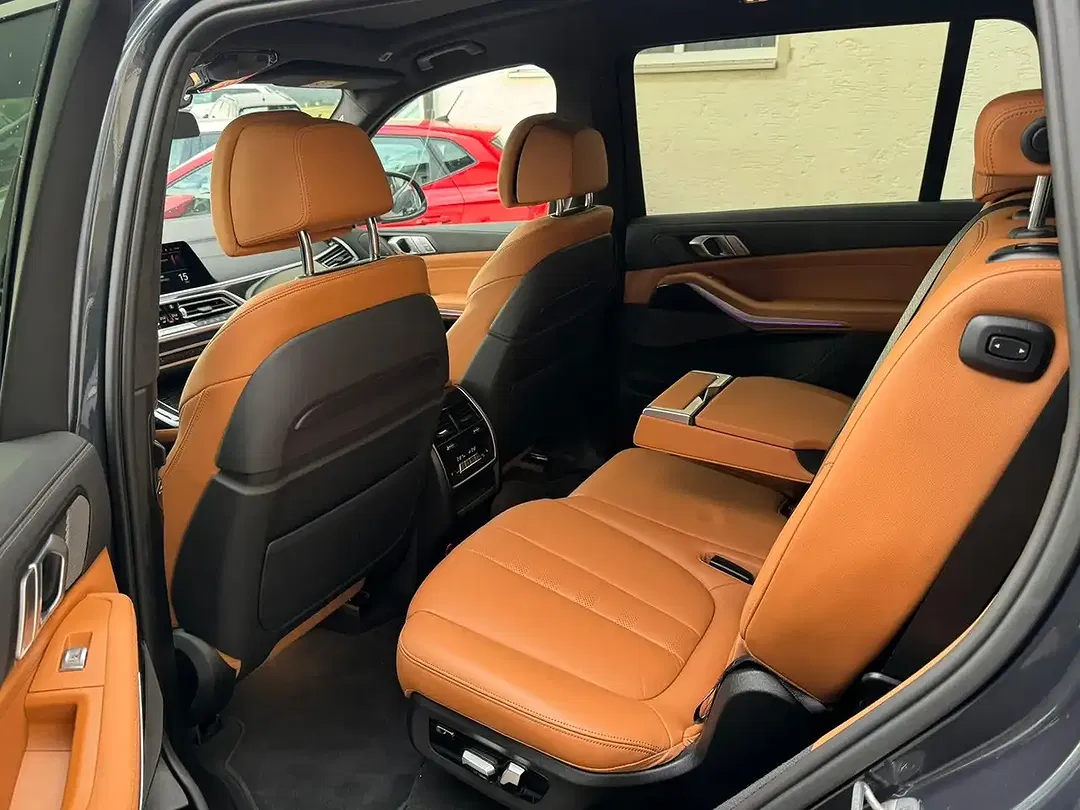 BMW X7 M Sport Lounge - Thumbnail 18