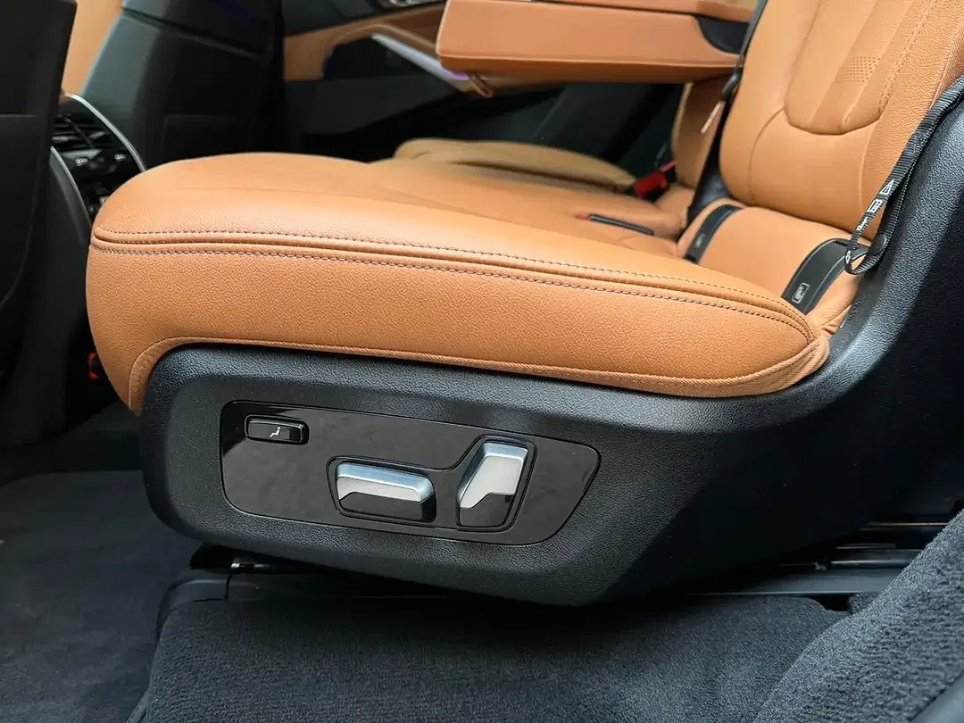 BMW X7 M Sport Lounge - Thumbnail 19