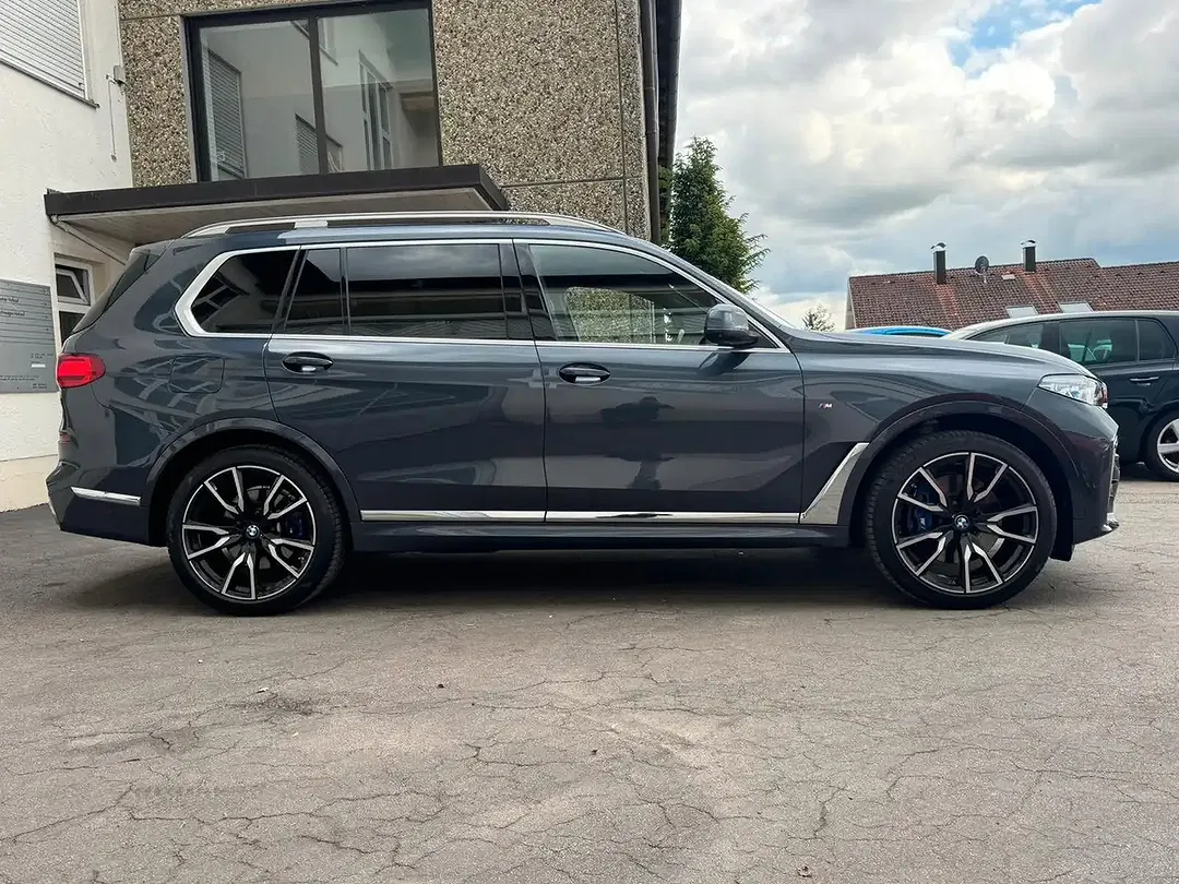 BMW X7 M Sport Lounge - Thumbnail 3