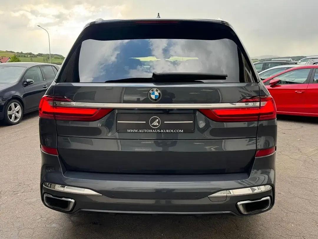 BMW X7 M Sport Lounge - Thumbnail 4