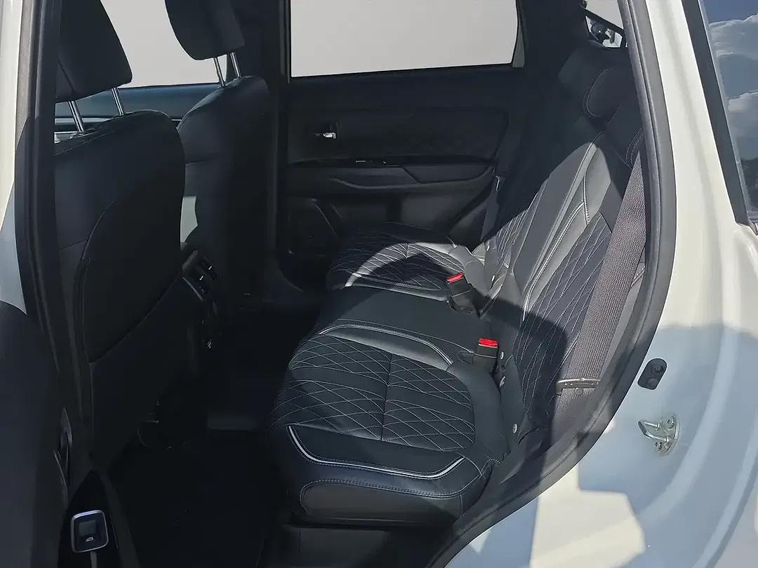 Mitsubishi Outlander PHEV 4WD Top - Thumbnail 10