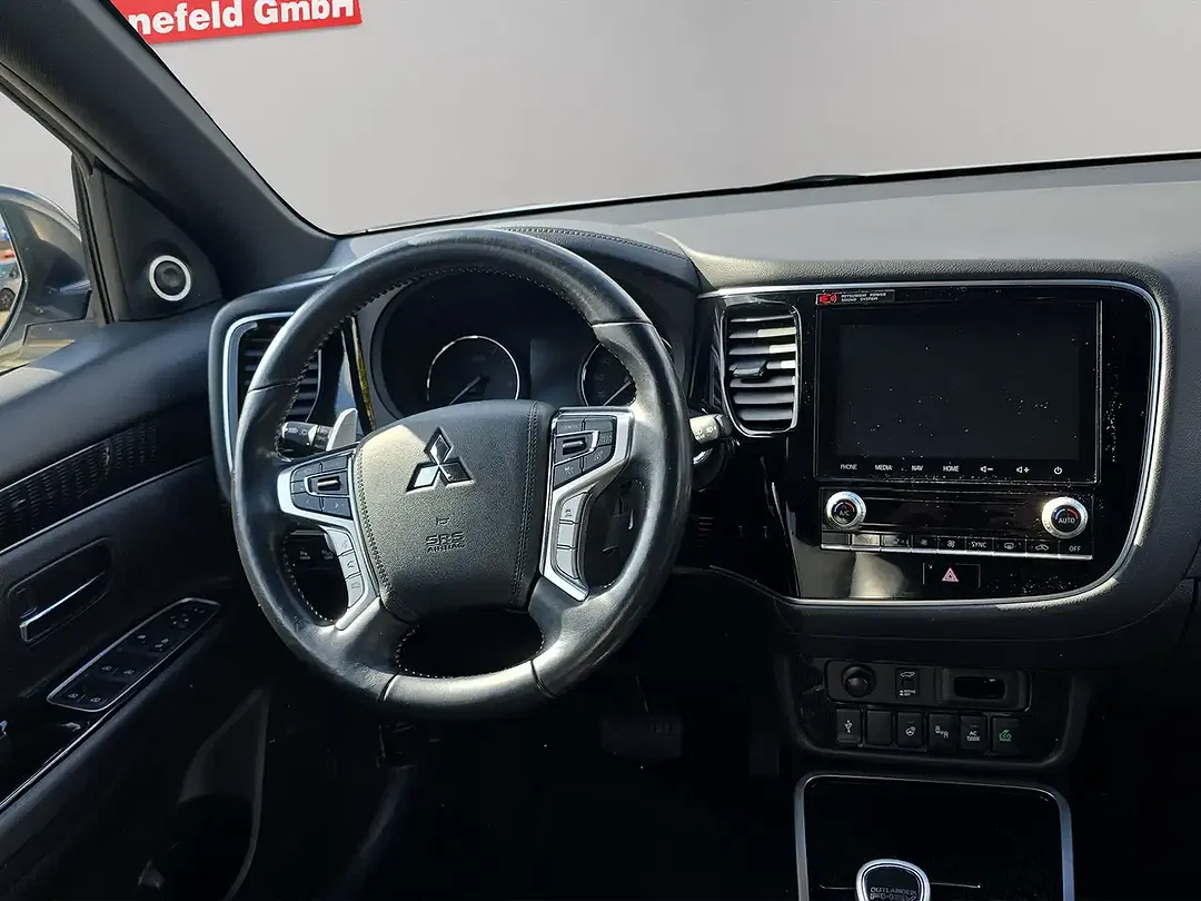 Mitsubishi Outlander PHEV 4WD Top - Thumbnail 12