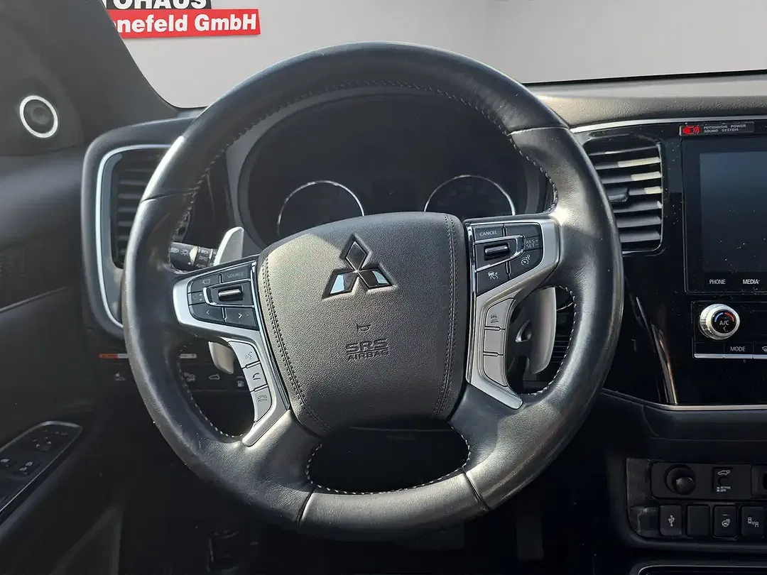 Mitsubishi Outlander PHEV 4WD Top - Thumbnail 13