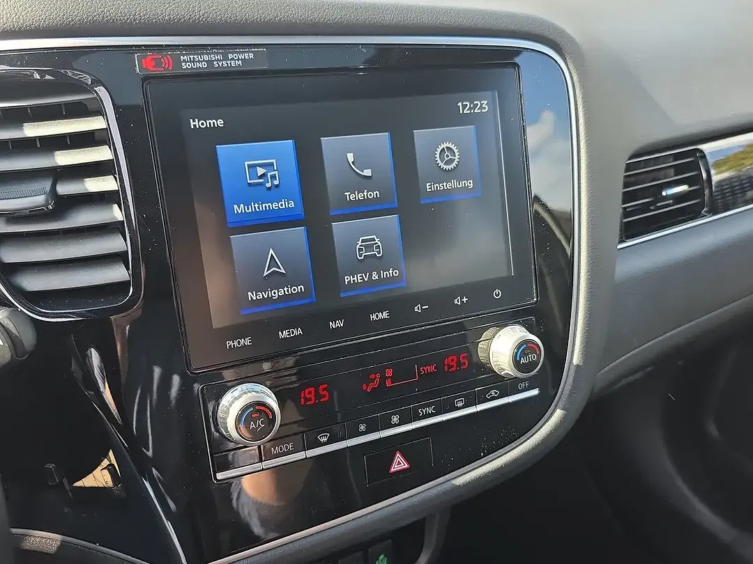 Mitsubishi Outlander PHEV 4WD Top - Thumbnail 15