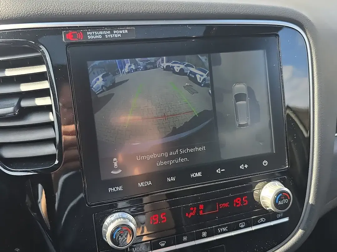 Mitsubishi Outlander PHEV 4WD Top - Thumbnail 18