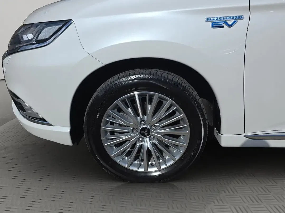 Mitsubishi Outlander PHEV 4WD Top - Thumbnail 25