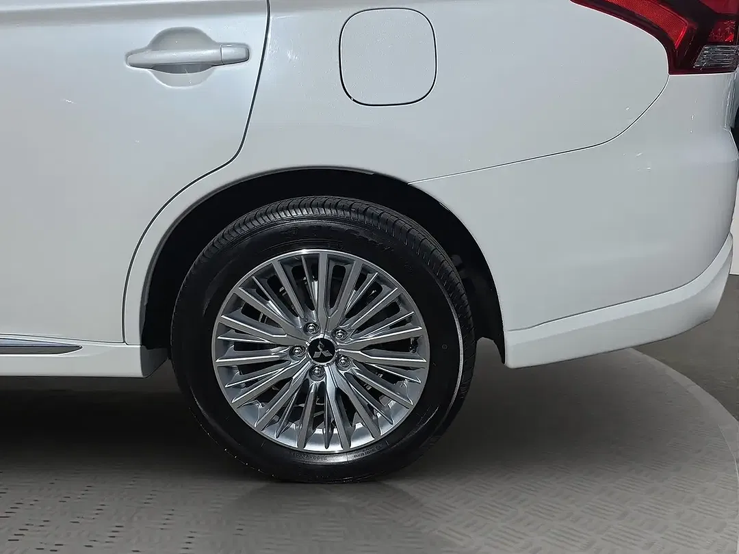 Mitsubishi Outlander PHEV 4WD Top - Thumbnail 26