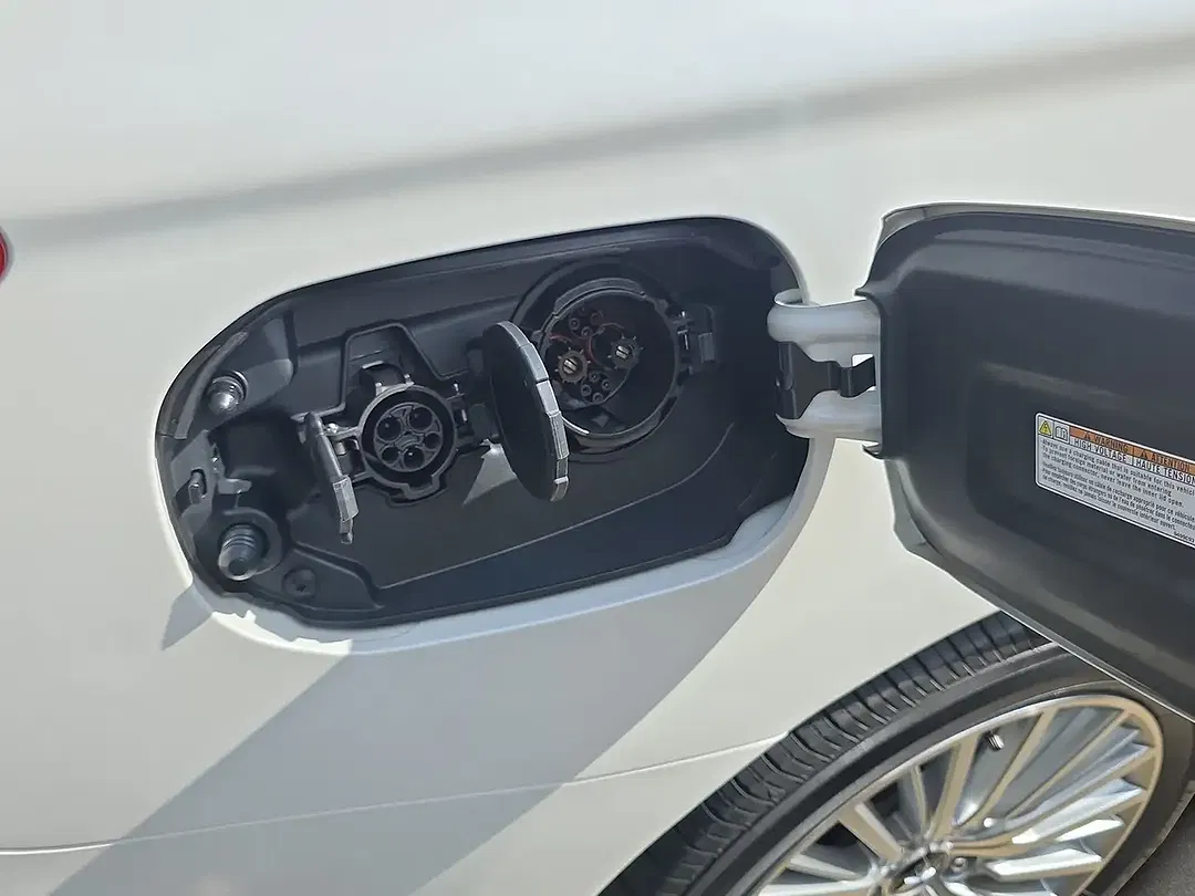 Mitsubishi Outlander PHEV 4WD Top - Thumbnail 29