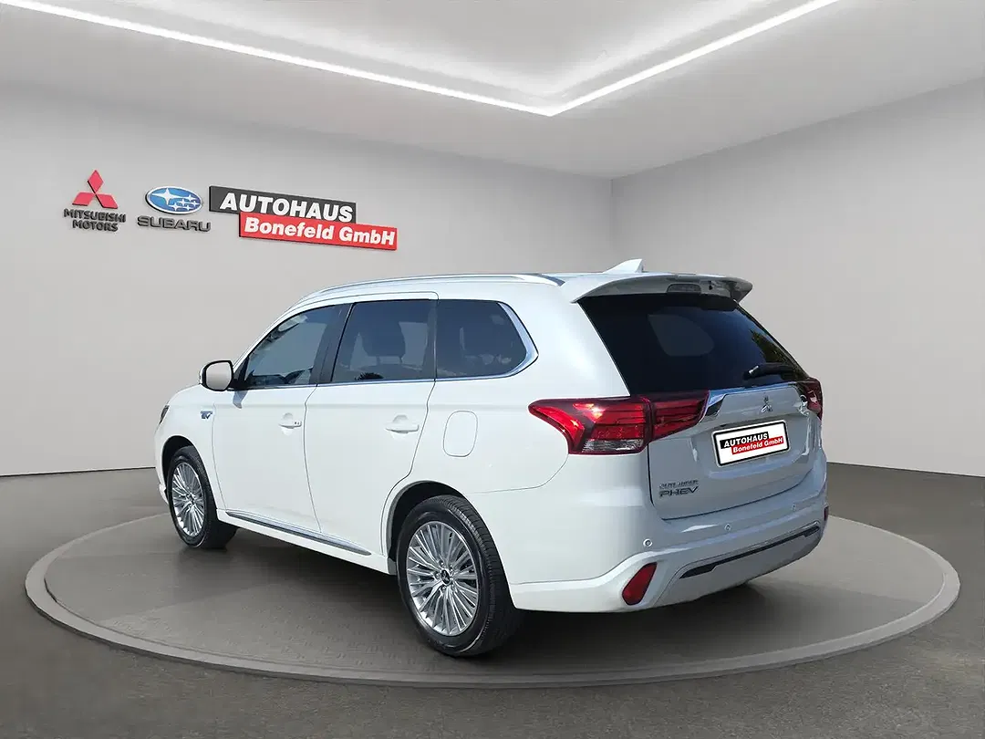 Mitsubishi Outlander PHEV 4WD Top - Thumbnail 4