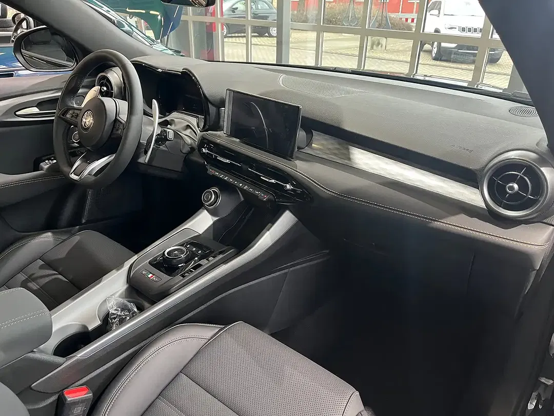 Alfa Romeo Tonale 1.5 Ibrida MHEV Veloce - Thumbnail 8