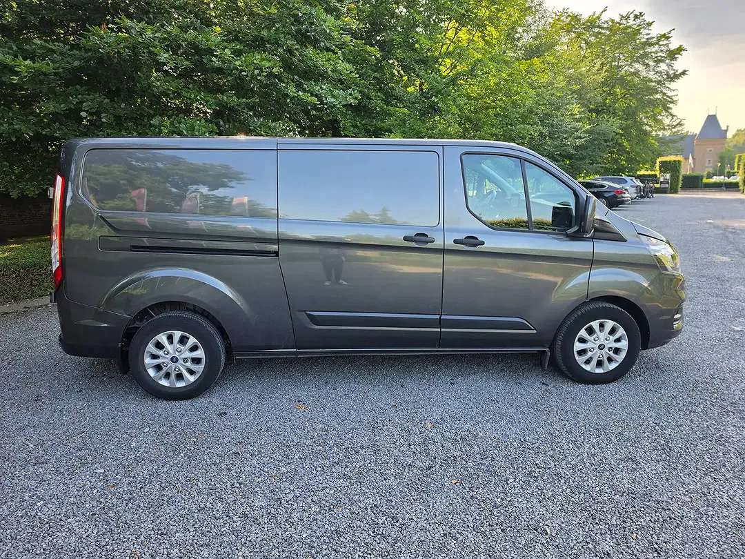 Ford Transit Custom L2H1 Limited - Thumbnail 10