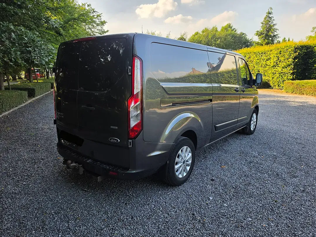 Ford Transit Custom L2H1 Limited - Thumbnail 4