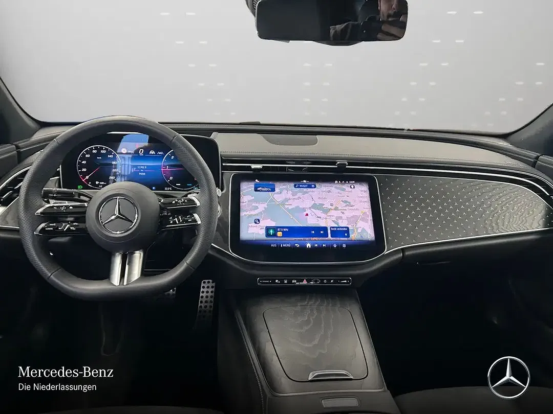 Mercedes-Benz E 220 AMG - Thumbnail 12