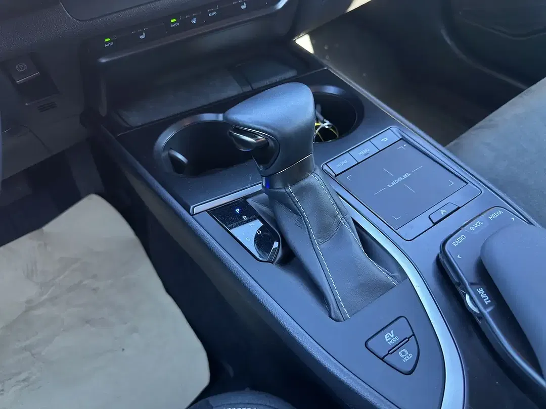 Lexus UX 250h Style Edition - Thumbnail 14