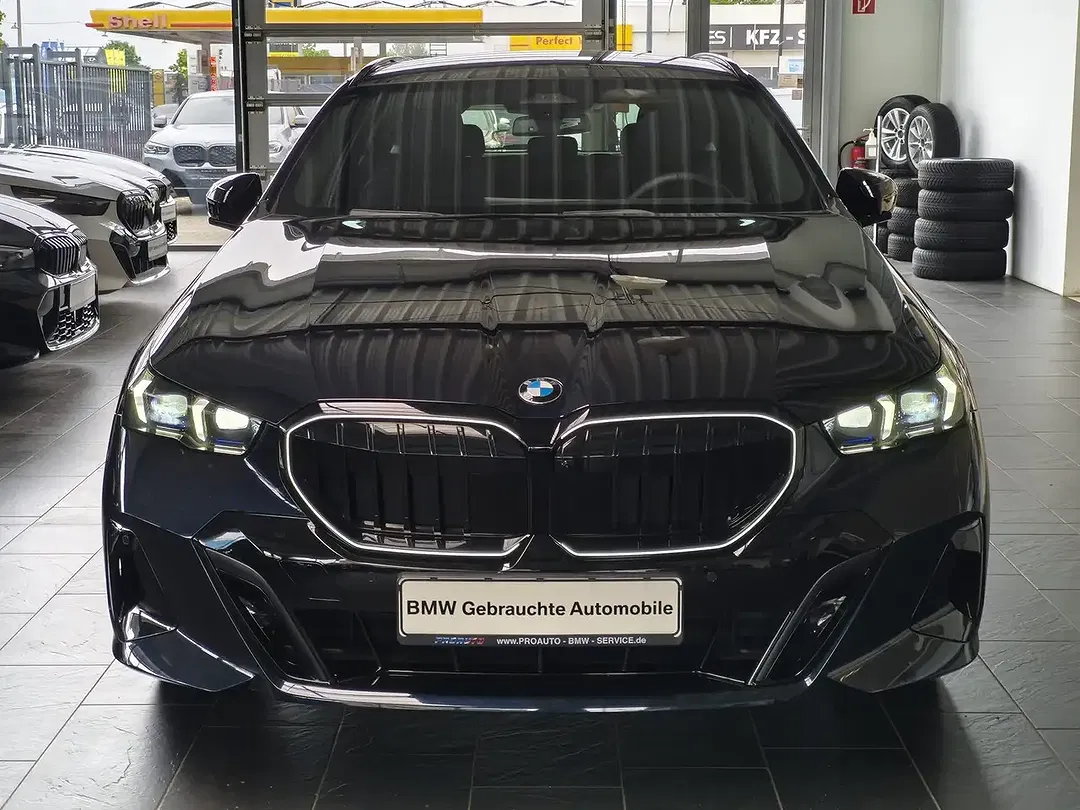 BMW 520 Touring M Sport Pro - Thumbnail 2