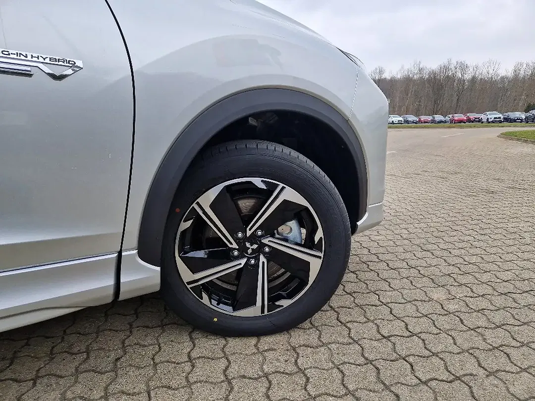 Mitsubishi Eclipse Cross 2.4 PHEV Hybrid MIVEC 4WD Select - Thumbnail 5