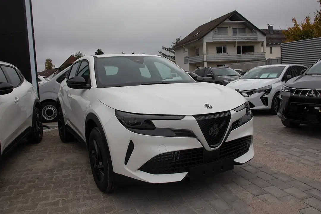 Alfa Romeo Junior 1.2 VGT Ibrida - foto 1