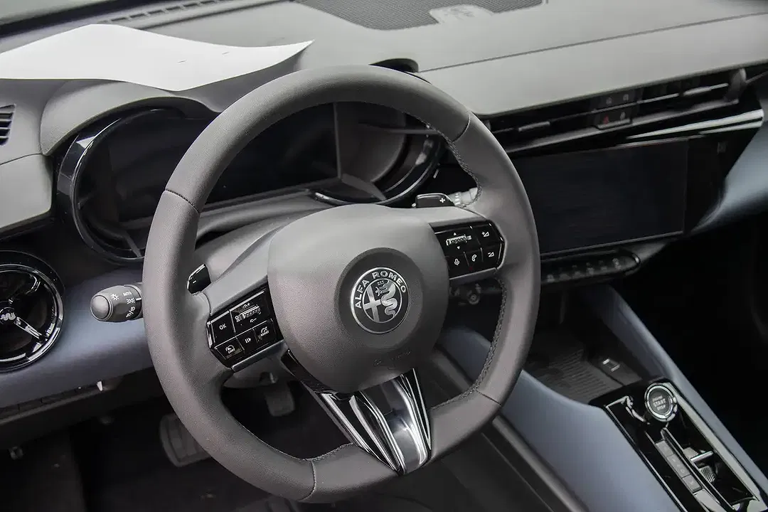 Alfa Romeo Junior 1.2 VGT Ibrida - Thumbnail 6