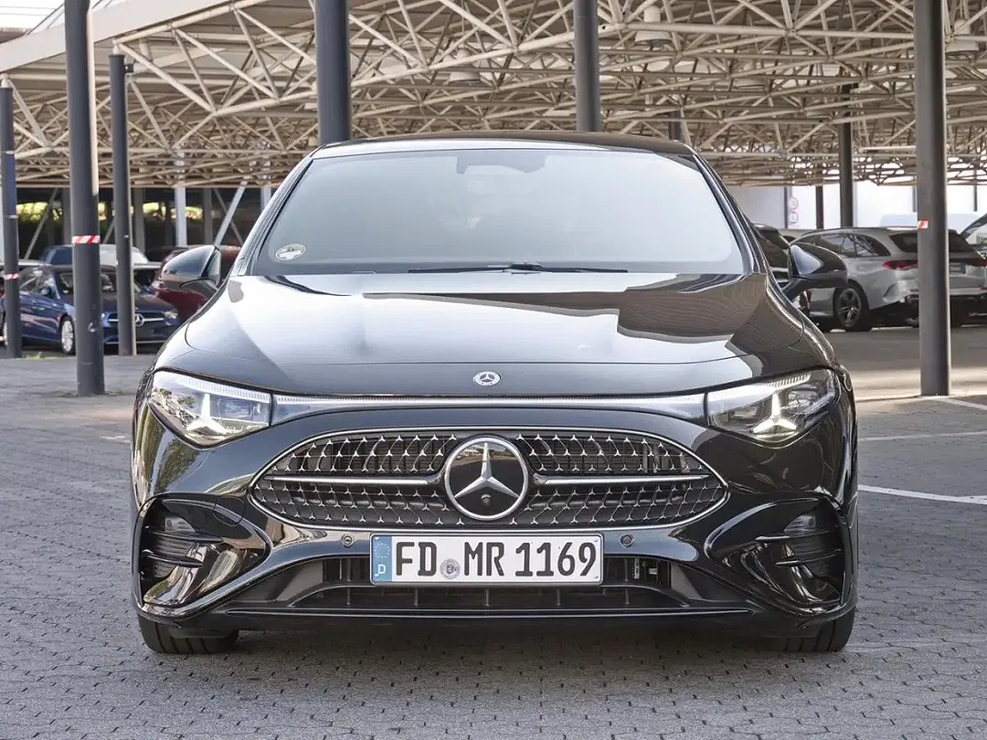 Mercedes-Benz CLA 200 AMG Night - foto 2