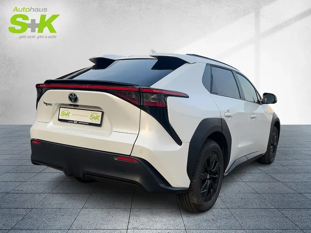 Toyota bZ4X - Thumbnail 3