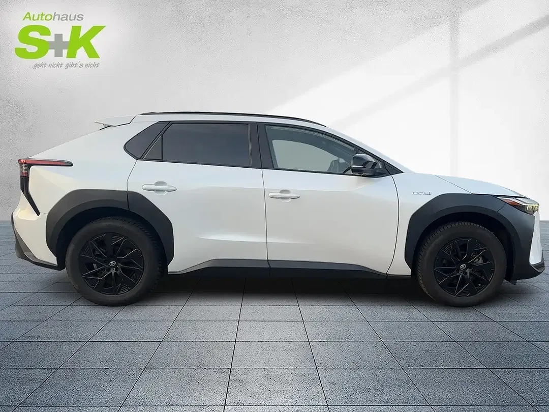 Toyota bZ4X - Thumbnail 4