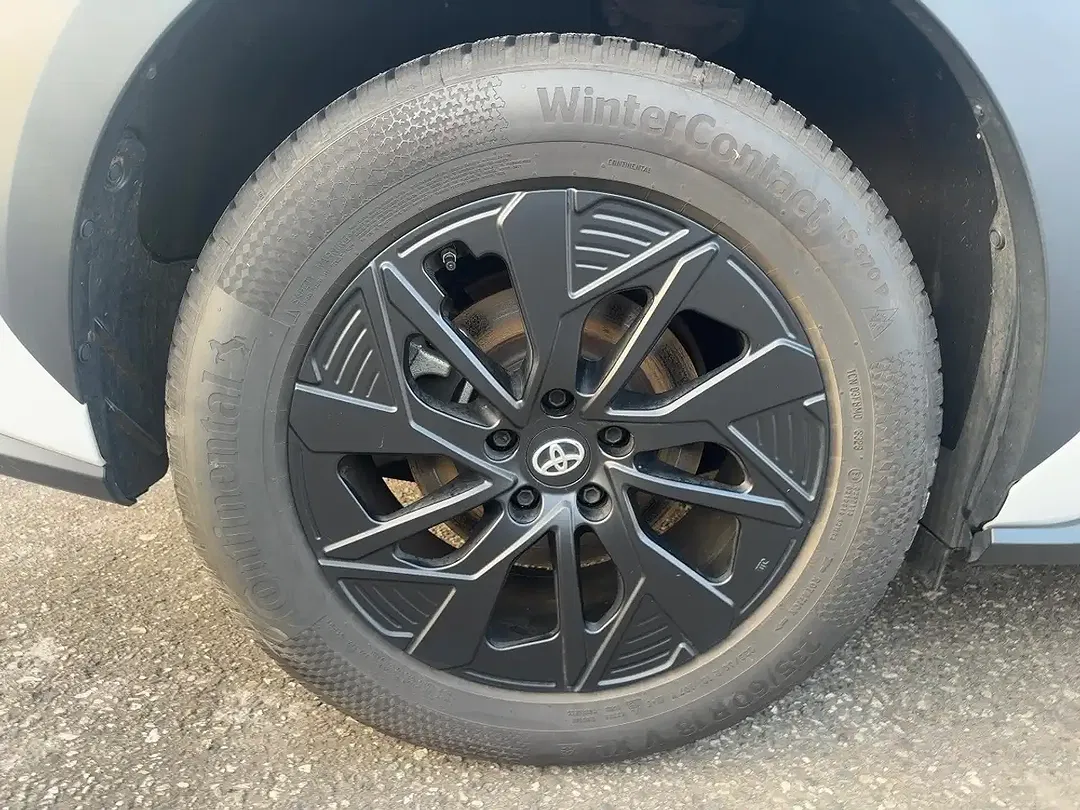 Toyota bZ4X - Thumbnail 6