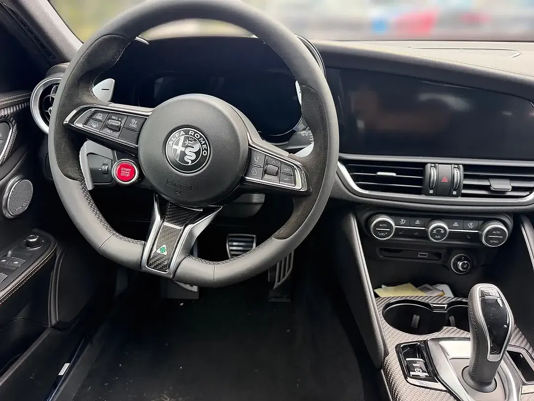 Alfa Romeo Giulia Quadrifoglio - foto 15