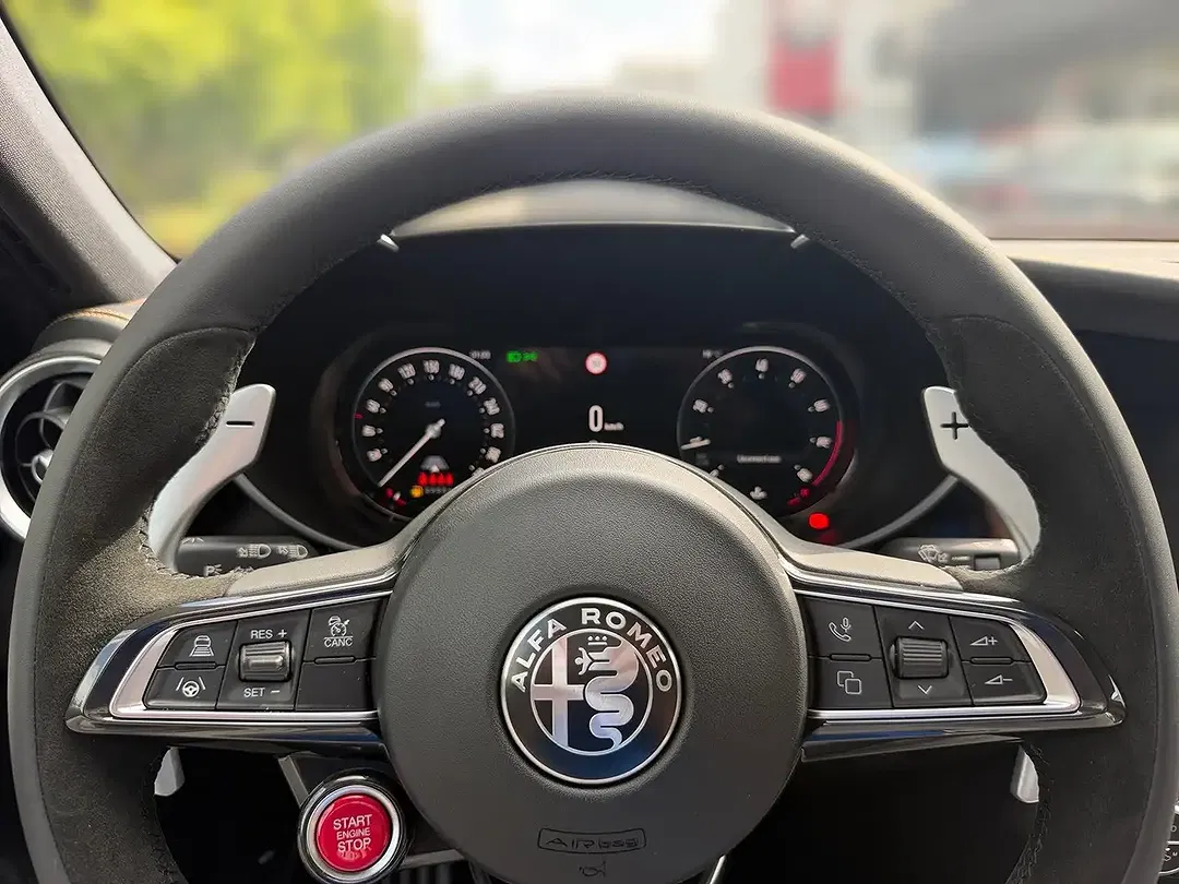 Alfa Romeo Giulia Quadrifoglio - foto 2