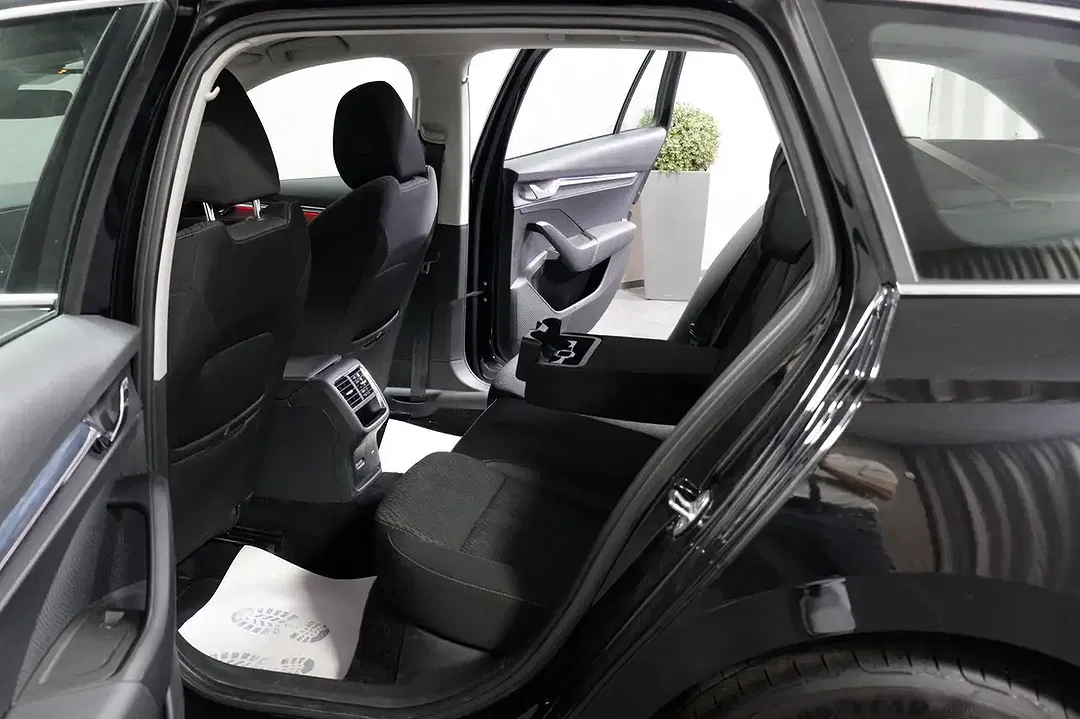 Skoda Octavia iV DSG Combi Style - Thumbnail 8