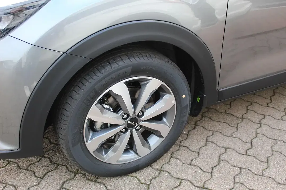 Kia Stonic AMT Spirit Comfort Plus - Thumbnail 6