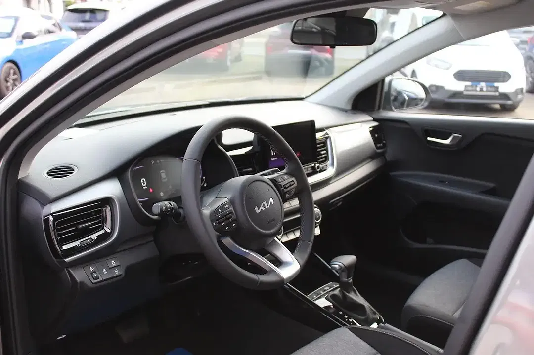 Kia Stonic AMT Spirit Comfort Plus - Thumbnail 8