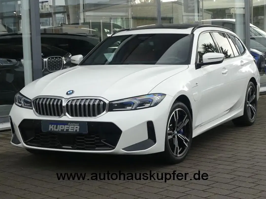 BMW 330 Touring M Sport - Thumbnail 1