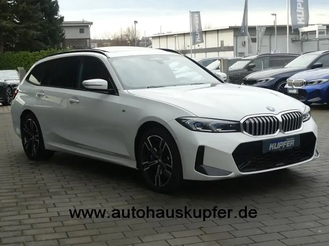 BMW 330 Touring M Sport - Thumbnail 2