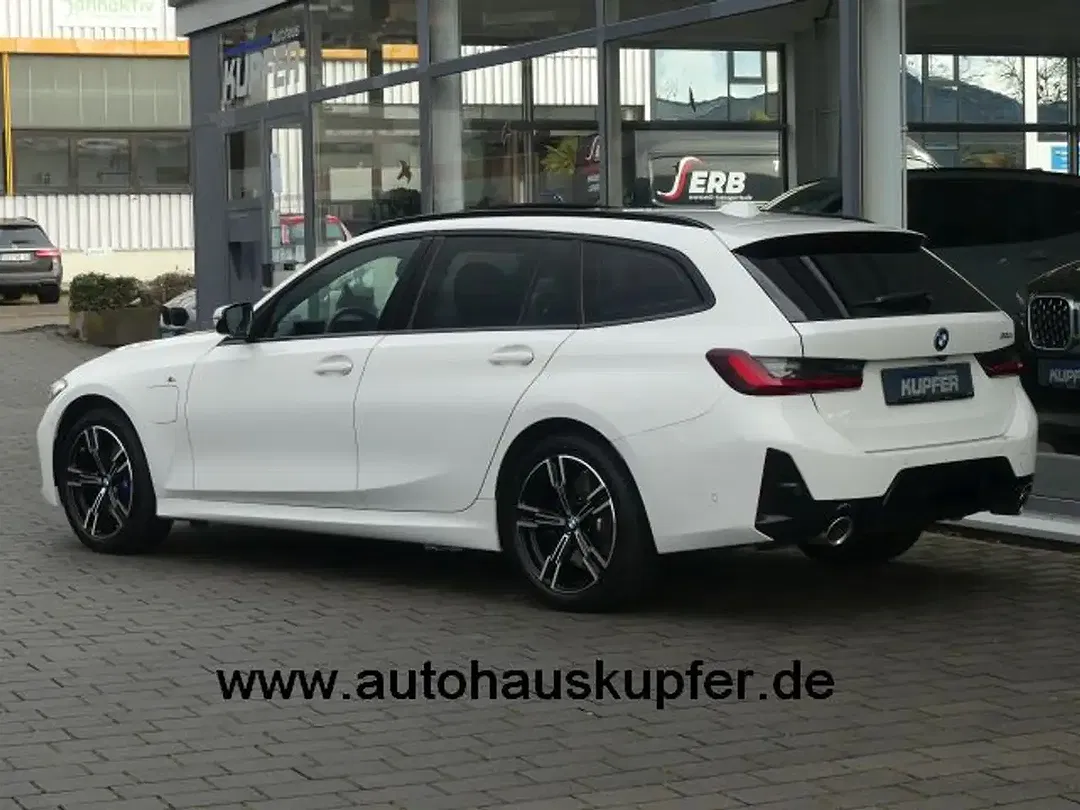 BMW 330 Touring M Sport - Thumbnail 3
