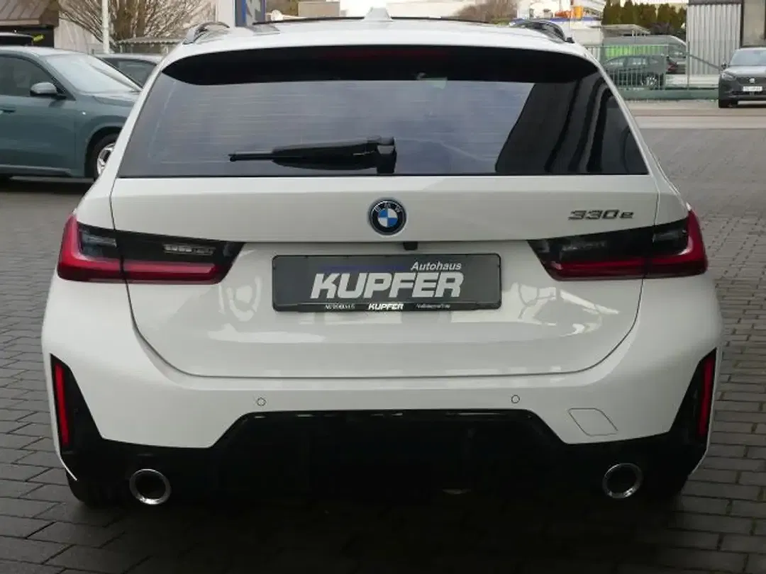 BMW 330 Touring M Sport - Thumbnail 4